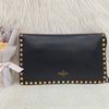 VALENTINO Rockstud 黑牛皮鉚釘手拿晚宴包-0