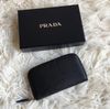 Prada 黑色拉鍊鑰匙包-1