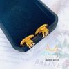 CHANEL金色藤邊圓形雙C夾式耳環-2