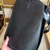 Louis Vuitton Cluny Noir 黑EPI水波紋金釦弧面水桶包🩶90年代超經典-12