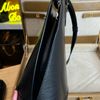 Louis Vuitton Cluny Noir 黑EPI水波紋金釦弧面水桶包🩶90年代超經典-13