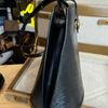 Louis Vuitton Cluny Noir 黑EPI水波紋金釦弧面水桶包🩶90年代超經典-14