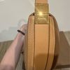 BURBERRY 半月包 Olympia 小牛皮翻蓋斜背包(沙色)-5