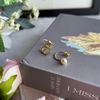 Dior Petit CD 水晶標誌及珍珠不對稱針式耳環(金色/白色)-0