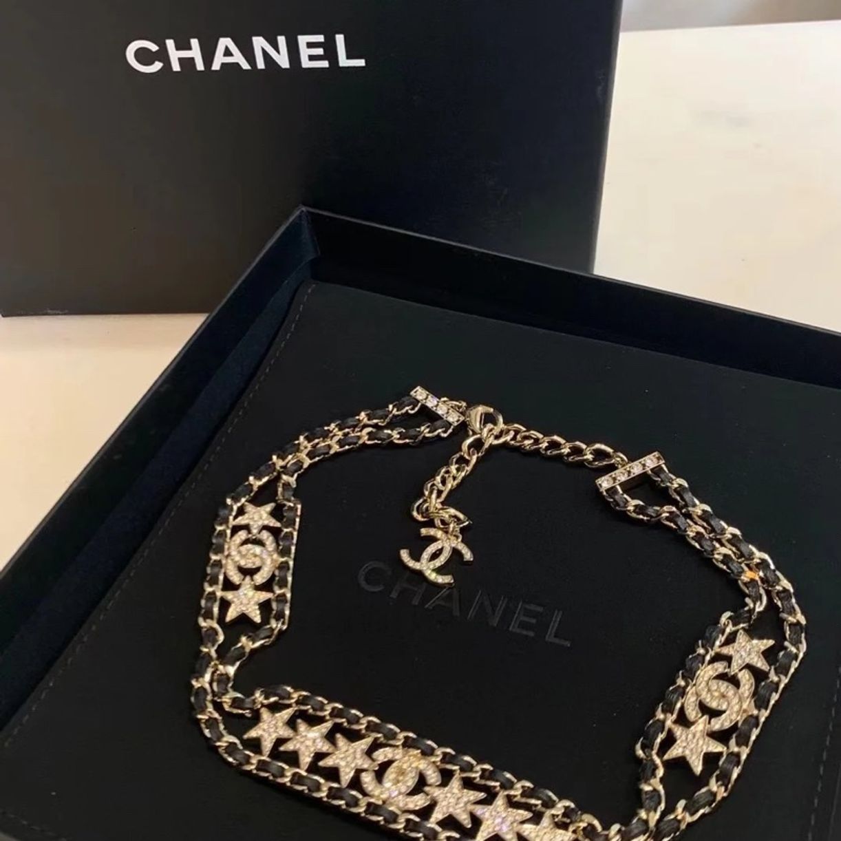 Chanel|專櫃正品 滿鑽星星雙C皮穿鏈choker項鍊-main