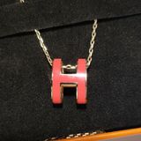 HERMES 愛馬仕
Pop系列 經典 H立體 橢圓簍空 項鍊
（珊瑚紅）