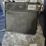 ☆☆近新閒置品☆☆Hugo Boss 十字紋單肩包/斜背包