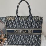 Dior   雙色緹花拖特包 （大）