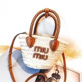 【 全新商品 】MIU MIU 5BA282 台灣櫃出 夏日限定 棕色 迷你 草編 小菜籃 草編包 兩用包
