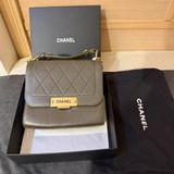 CHANEL 17C Handle 荔枝紋牛皮 郵差 肩背包 斜背包