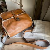 🍎優惠中🍎Burberry郵差包/大馬鞍/翻蓋包/斜背包/側背包🇬🇧正品🇬🇧況好🇬🇧男女適用🇬🇧英式風格🇬🇧學院風