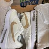Nike 奶白色運動鞋
