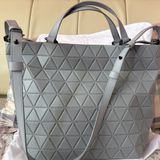 全新｜BAO BAO ISSEY MIYAKE CRYSTAL MATTE 淺灰托特包
