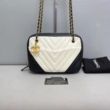 Chanel香奈兒 黑白拼色全皮V紋相機包