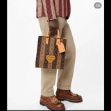 LV x nigo2 聯名款 Sac Plat Messenger 郵差包 琴譜包 經典老花豎條紋 愛心徽章