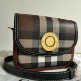 Burberry 99 新女側背包原價55000