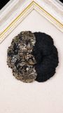 Chanel 17年黑金拼接粗花呢山茶花胸针