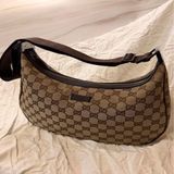 Gucci 經典GG Canvas 滿版老花半月包