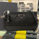 東區正精品㊣PRADA 2ZT073 IPHONE case Re-Nylon 全新黑色尼龍銀三角牌拉鍊抽繩戶外風掛繩手機包肩背包斜背包RZ6533