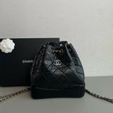 Chanel香奈兒 Gabrielle黑色流浪鴛鴦鏈條雙肩包小號98新 芯片款
尺寸：27.5×24.5×11