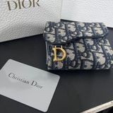 【台中大遠百購入！全新未使用！】Dior Saddle 馬鞍短夾 老花 Oblique｜專櫃正品、完整保卡/防塵袋