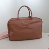 MiuMiu 繆繆 Beau全皮手提保齡球公文包，乾邑色 ，芯片款 尺寸34*10*23cm，配件防塵袋