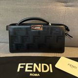 FENDI經典Peekaboo ISeeU X-Cross黑色壓紋