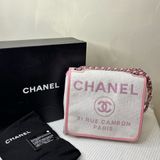 CHANEL 香奈兒 21開 粉色拼白色 沙灘口翻蓋編織 鏈條郵差包 尺寸23*23