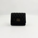 MIUMIU黑色羊皮抓皺金釦三折零錢短夾5MH033