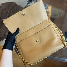 Chanel香奈兒魚子醬金球雕花鏈條相機包帶卡-5