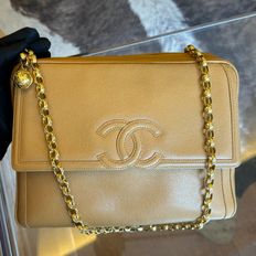 Chanel香奈兒魚子醬金球雕花鏈條相機包帶卡-6