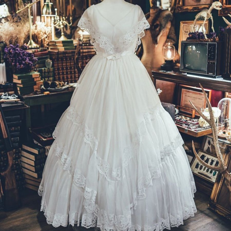 80年代蛋糕裙無袖古董婚紗-0
