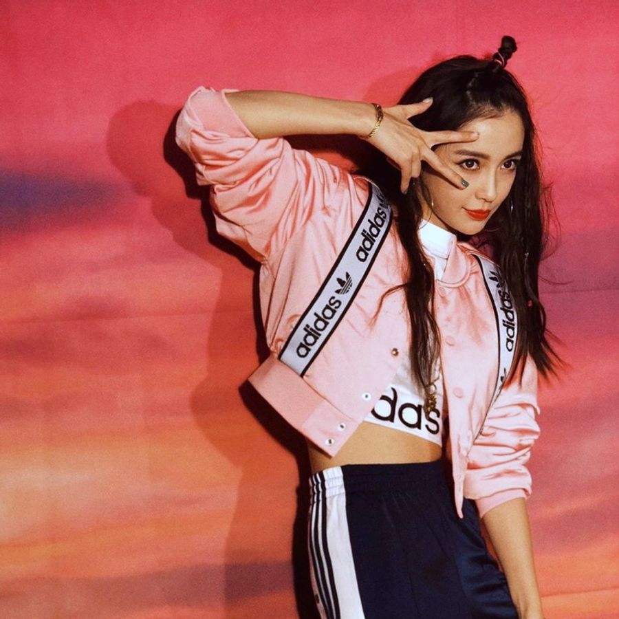 Angelababy x adidas Originals螢光粉紅色短版鋪棉運動外套-2