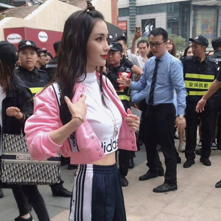 Angelababy x adidas Originals螢光粉紅色短版鋪棉運動外套-8
