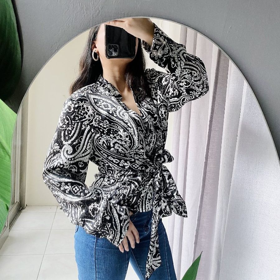 黑x白金屬圖騰綁帶 古著絲滑亮面光感襯衫上衣罩衫vintage Shirt-3