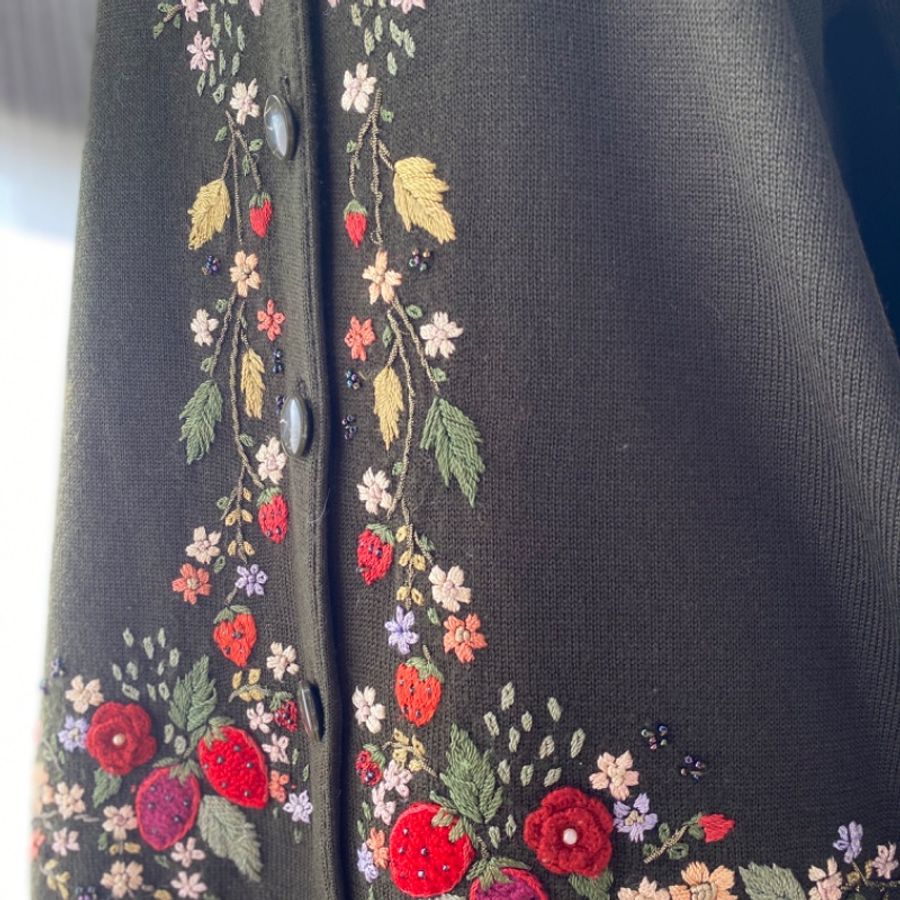 藏私‧Collection_小草莓刺繡串珠針織古著毛衣-4