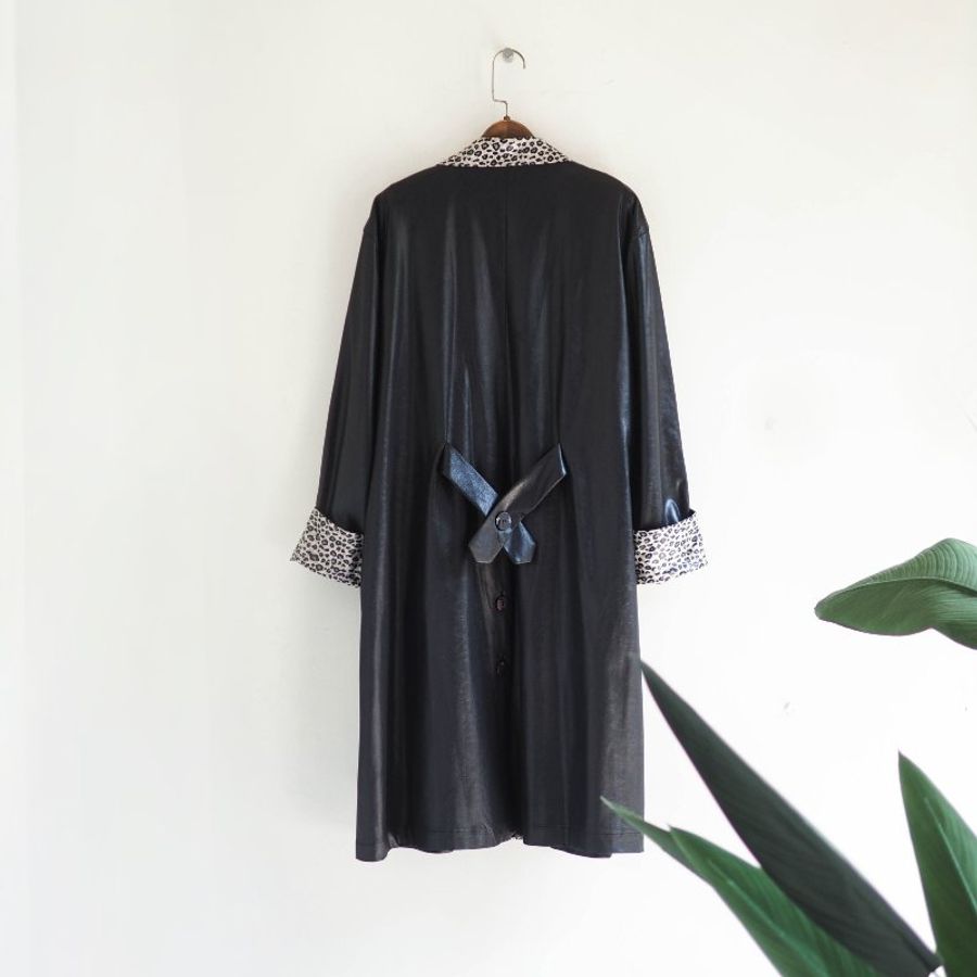 純黑V領豹紋壓紋帥氣亮面光澤 古董薄質風衣外套 dustcoat jacket-3