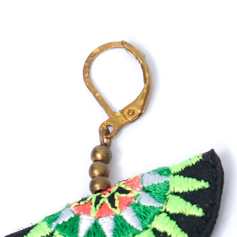 【關穎私服】民族風綠色圖騰刺繡流蘇長耳環-2