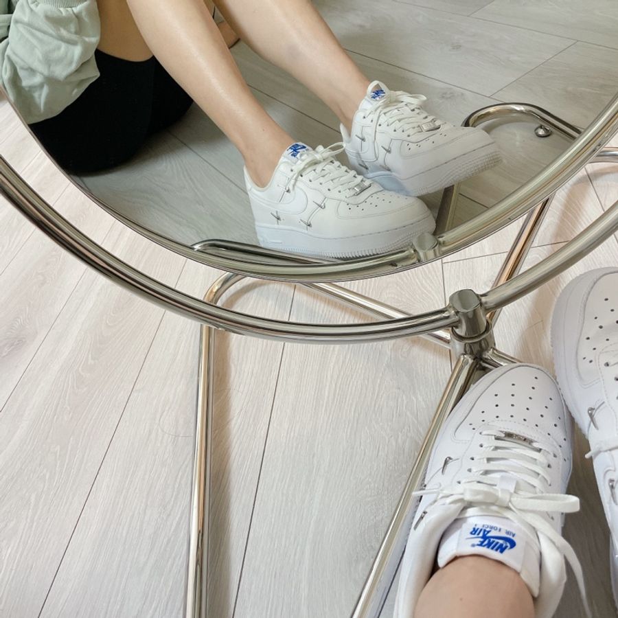 泫雅著用款 Nike Air Force 1 '07 LX 「小銀勾」-0