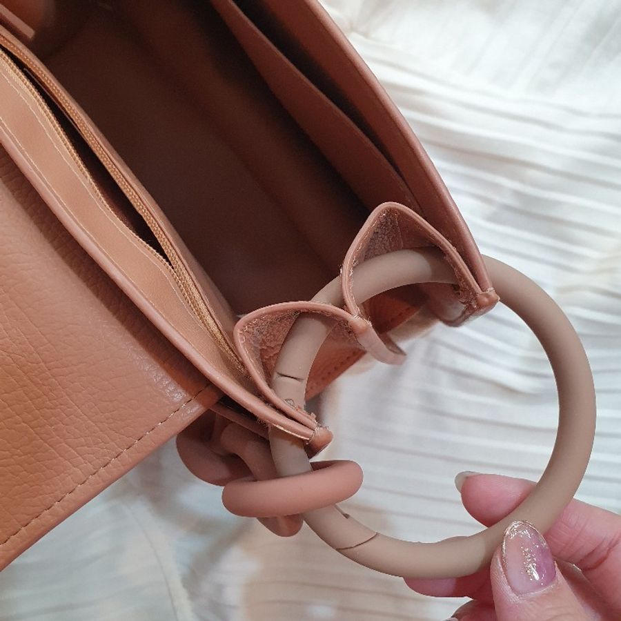CHARLES & KEITH粗鏈條翻蓋手提包奶茶色( 全新斷貨款 庫存剩1出清 )-7