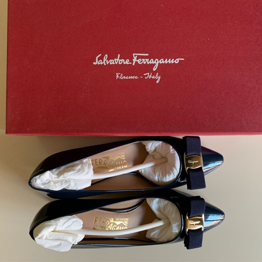 Salvatore Ferragamo深藍色尖頭高跟鞋-0