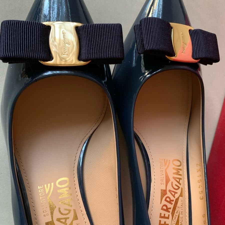 Salvatore Ferragamo深藍色尖頭高跟鞋-2