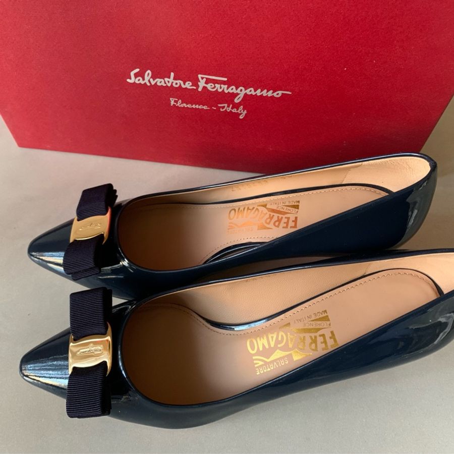 Salvatore Ferragamo深藍色尖頭高跟鞋-3