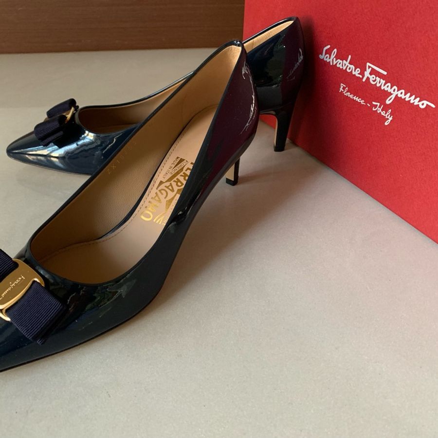 Salvatore Ferragamo深藍色尖頭高跟鞋-5