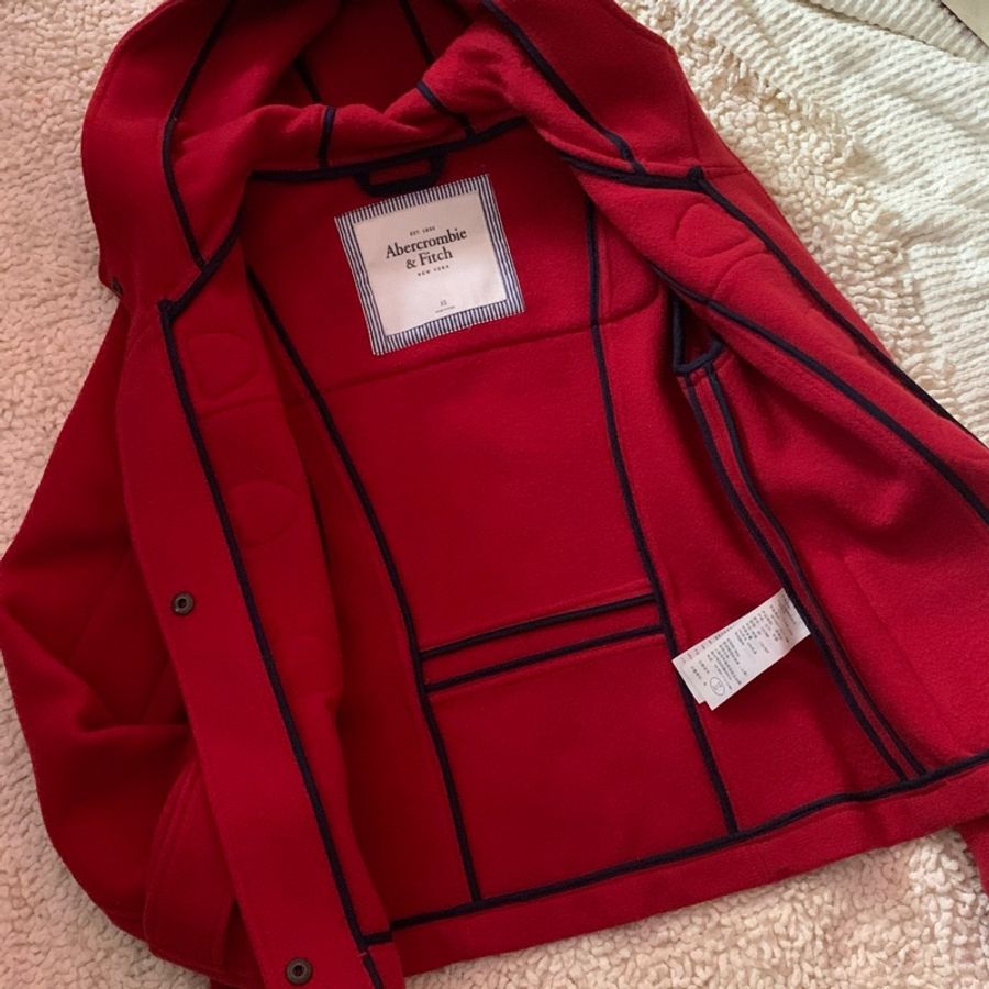 二手私物【Abercrombie】紅色連帽 仿牛角扣短大衣 Duffle Coat-1