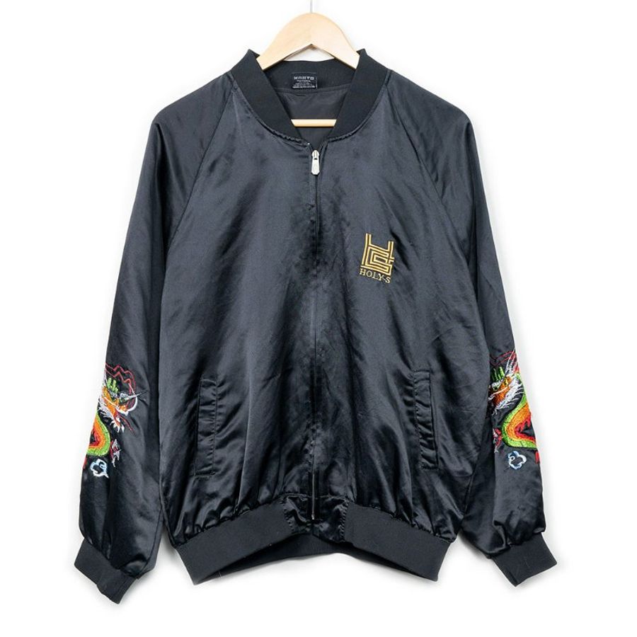 【安柏兒私服】黑色緞面刺繡棒球外套-0