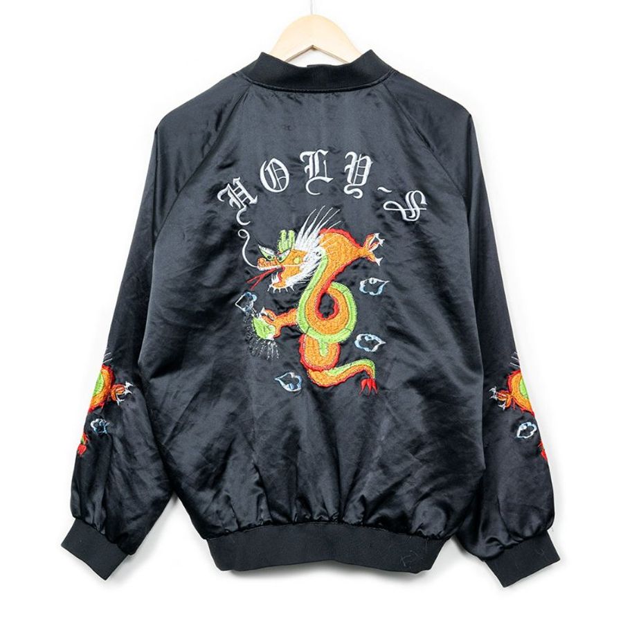 【安柏兒私服】黑色緞面刺繡棒球外套-4