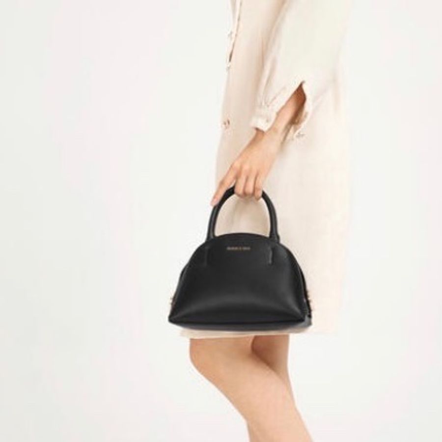 Charles & Keith 小CK 新加坡品牌 簡約女士 手提包 貝殼包 斜背包 側背包 肩背包 包包-1