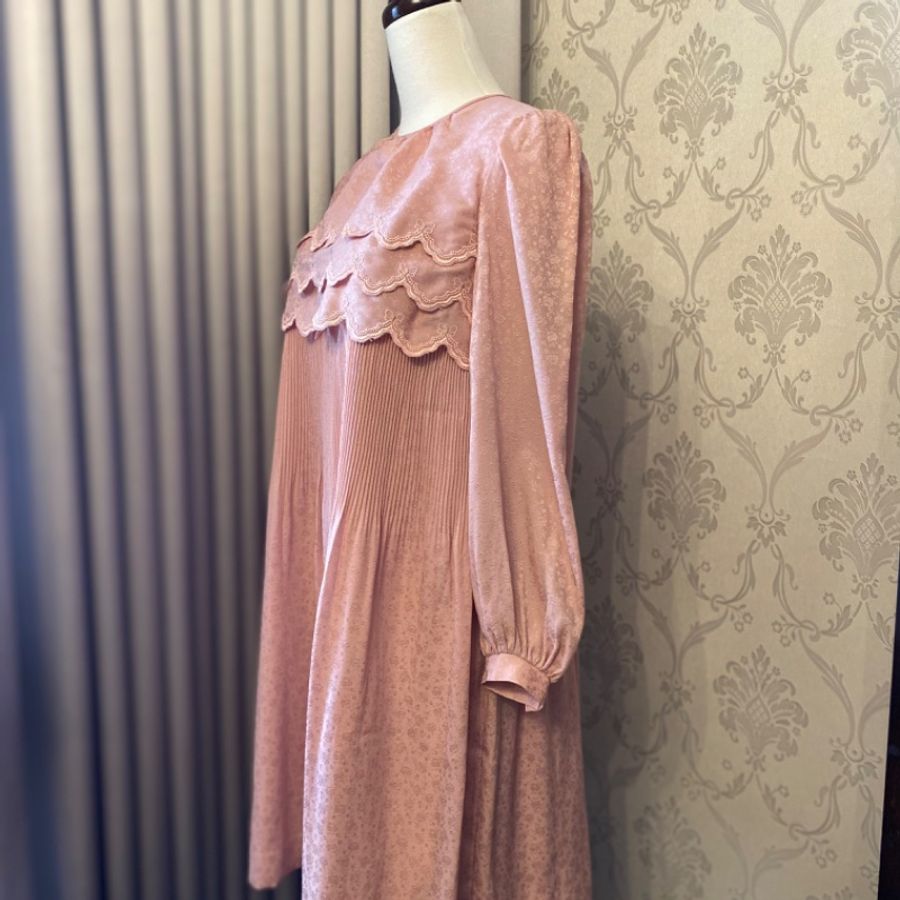 藏私·Collection_粉色蝴蝶結刺繡織紋長袖古著洋裝日本製-1