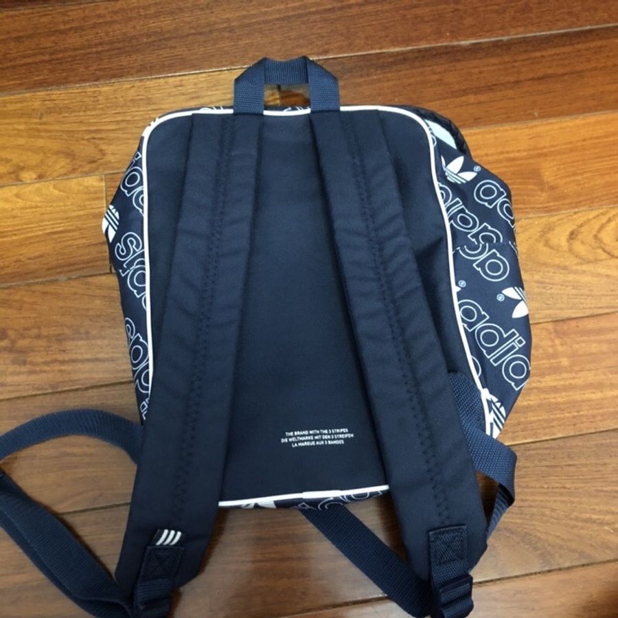愛迪達後背包Adidas Logo深藍色後背包/後背方包/雙肩後背包 運動背包 學生書包 上學背包 上課包-5
